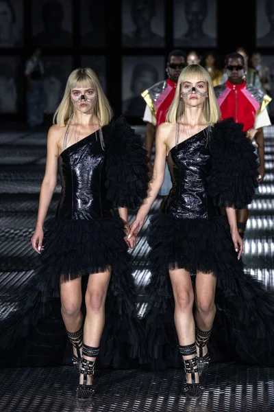 Look 27